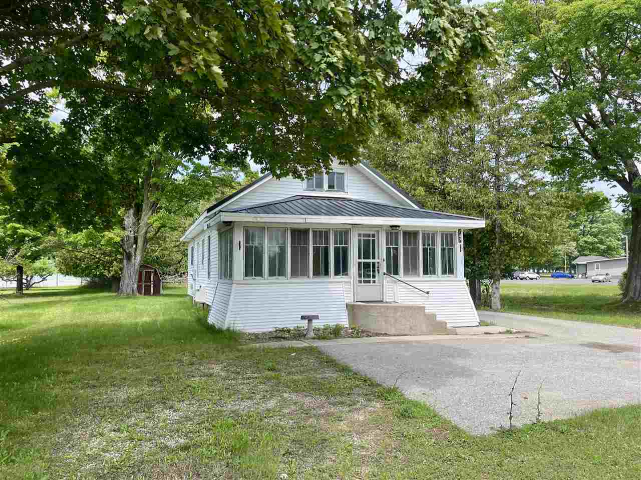 747 Petoskey Ave