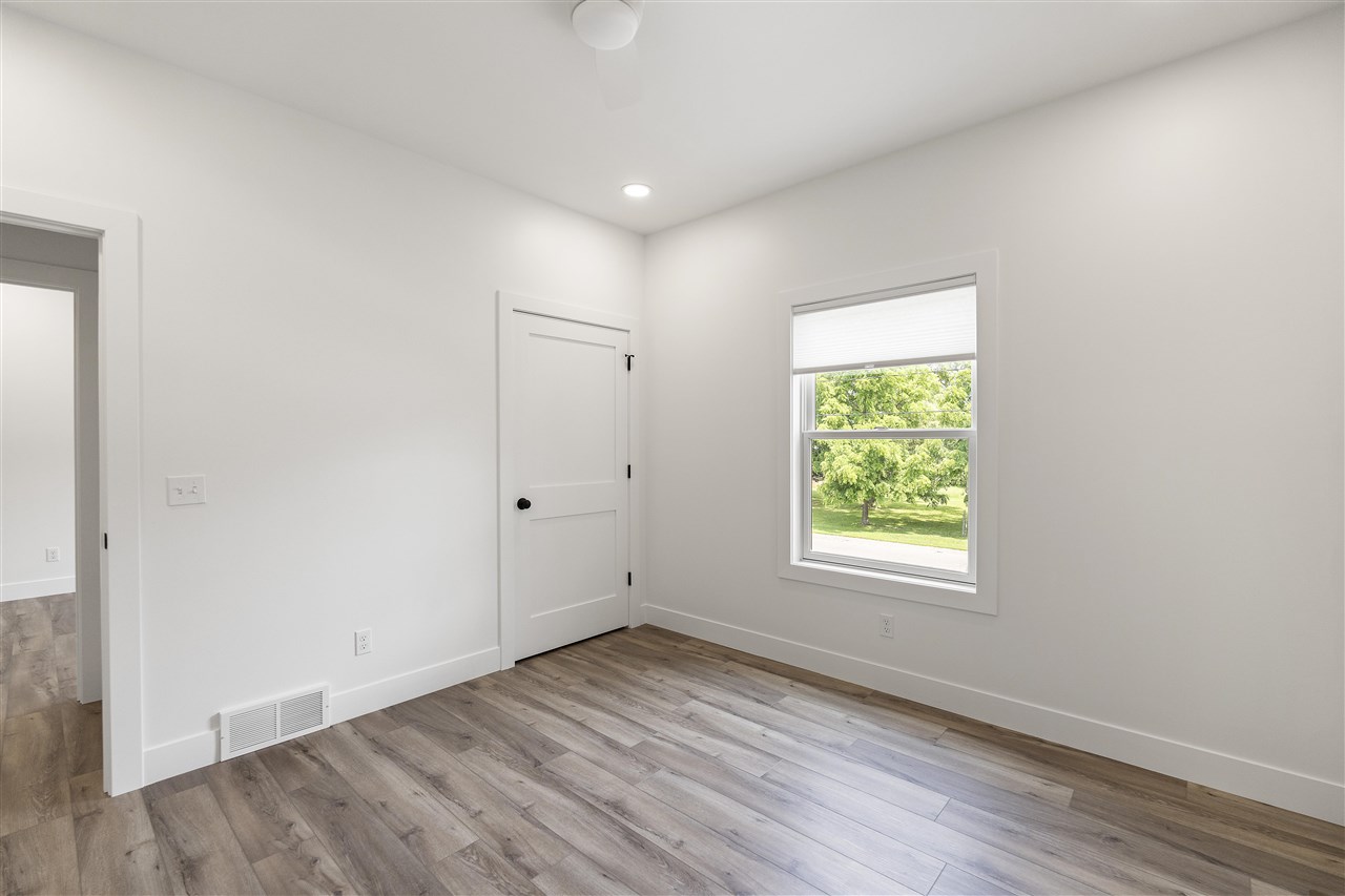 202 W Carpenter