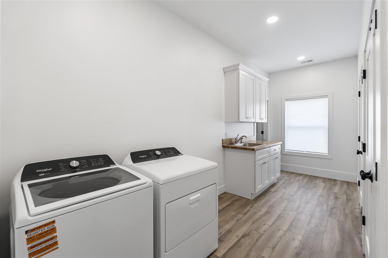 202 W Carpenter