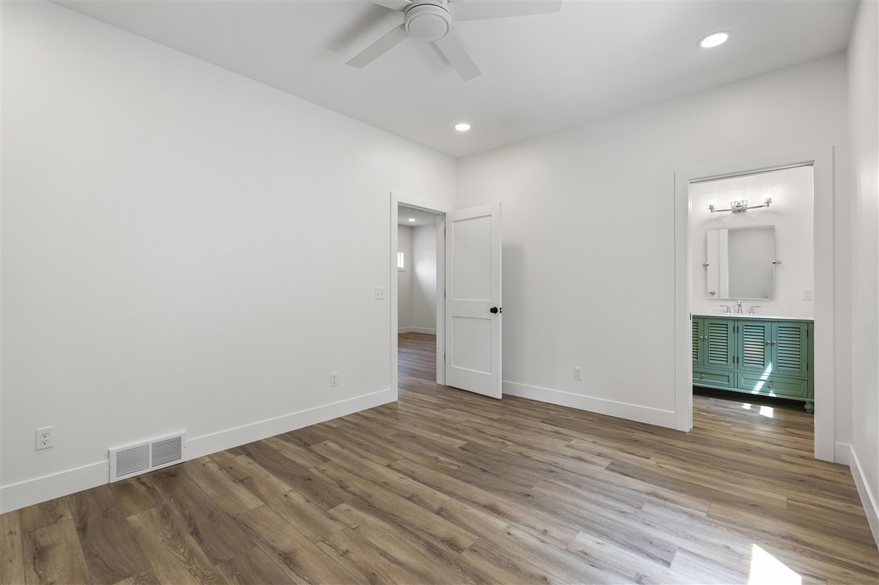 202 W Carpenter