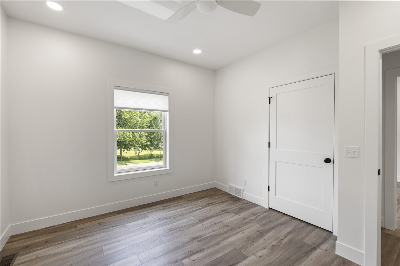 202 W Carpenter