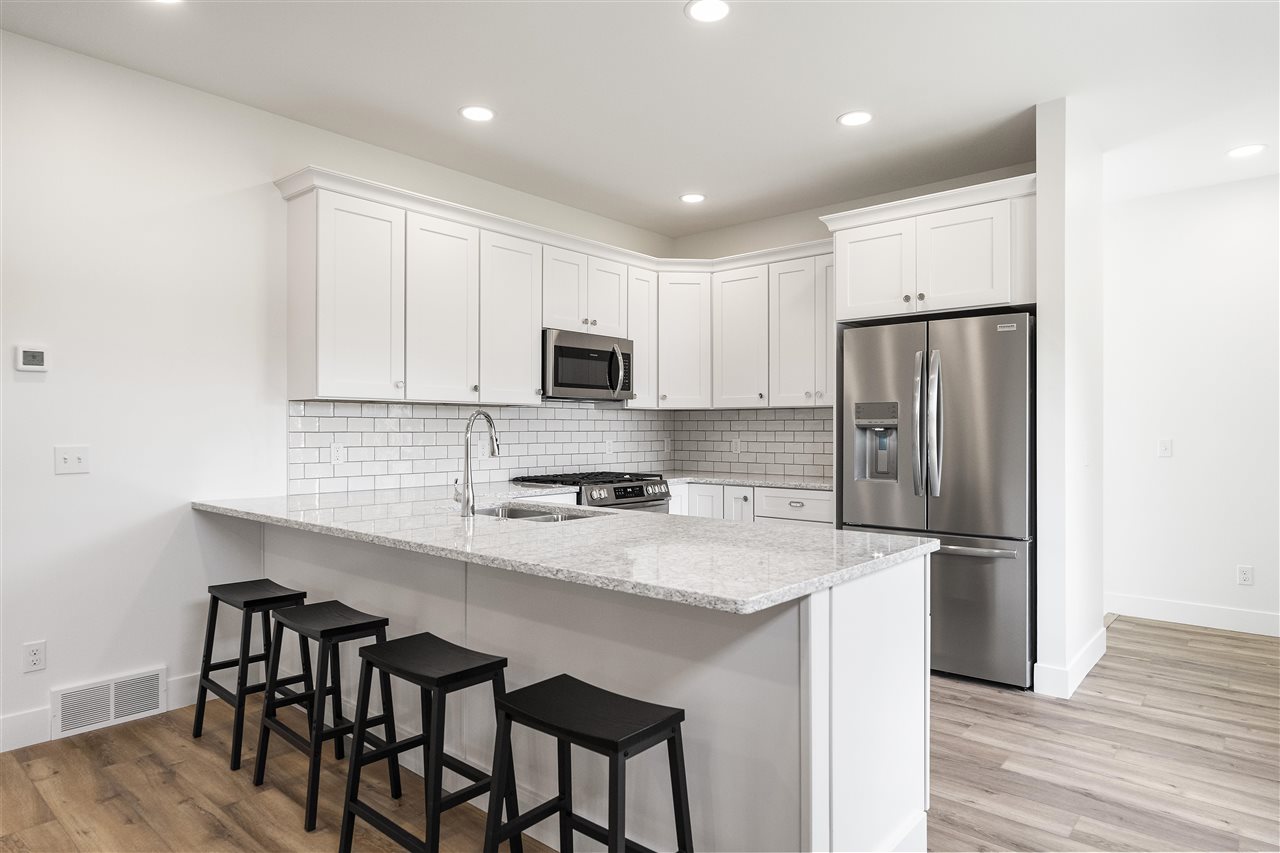202 W Carpenter