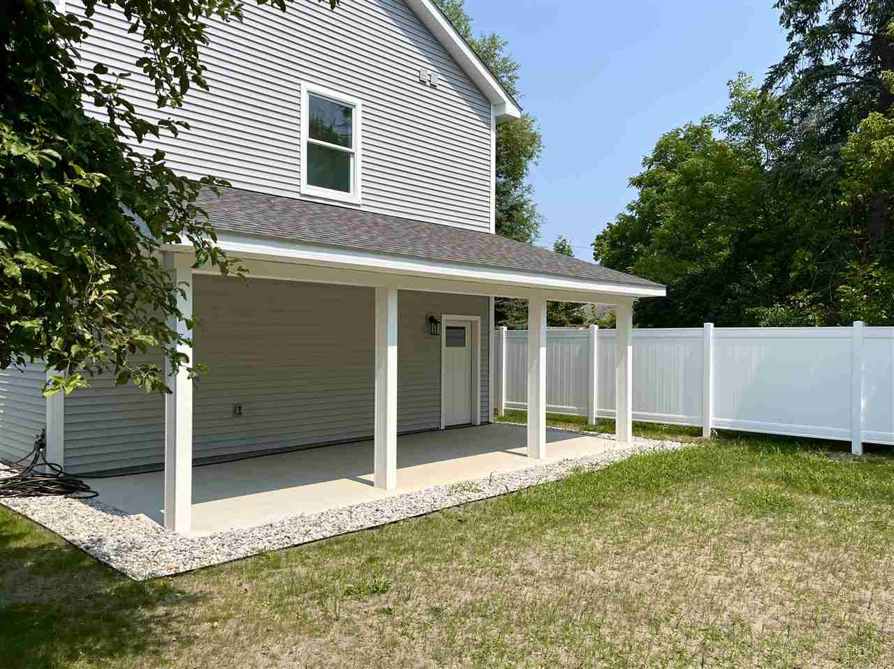 202 W Carpenter