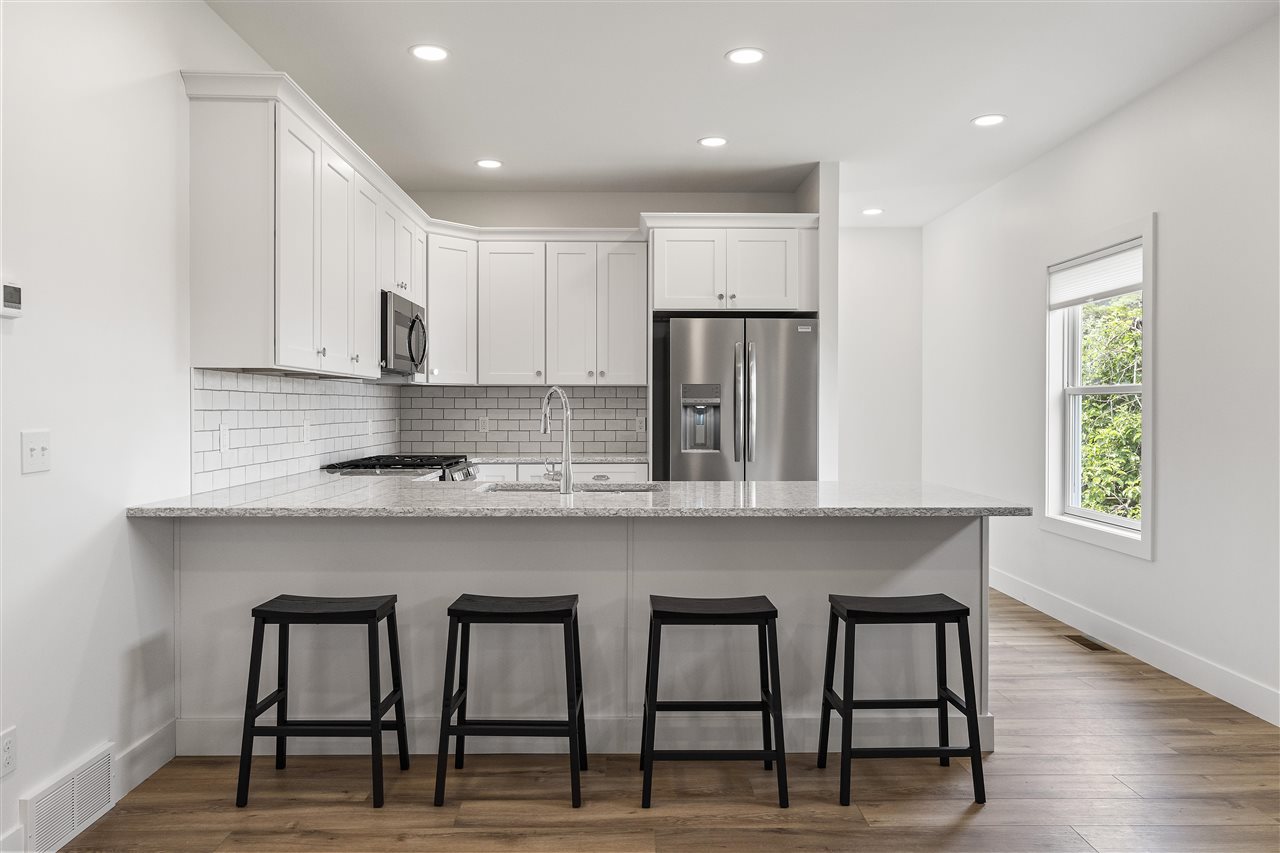 202 W Carpenter