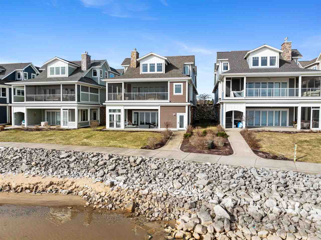 860 Pointe Drive Unit: 64