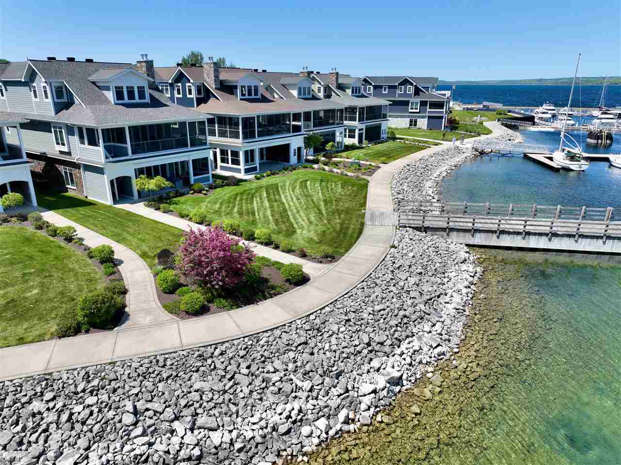 00910 53 Pointe Drive Unit: 53