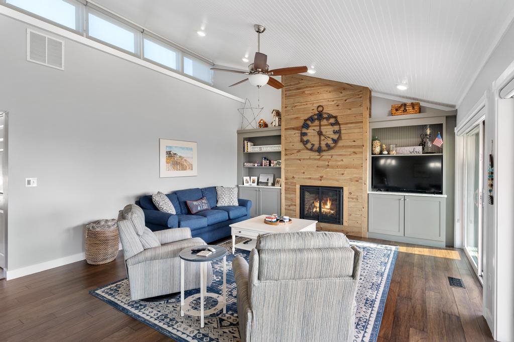 1004 Marina Bluff Drive