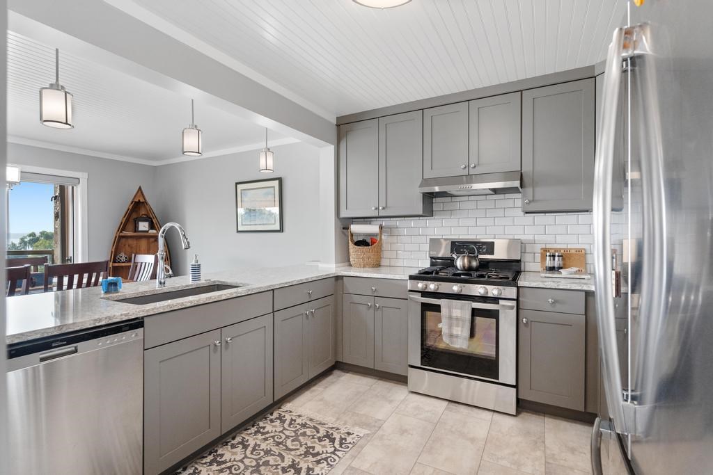 1004 Marina Bluff Drive