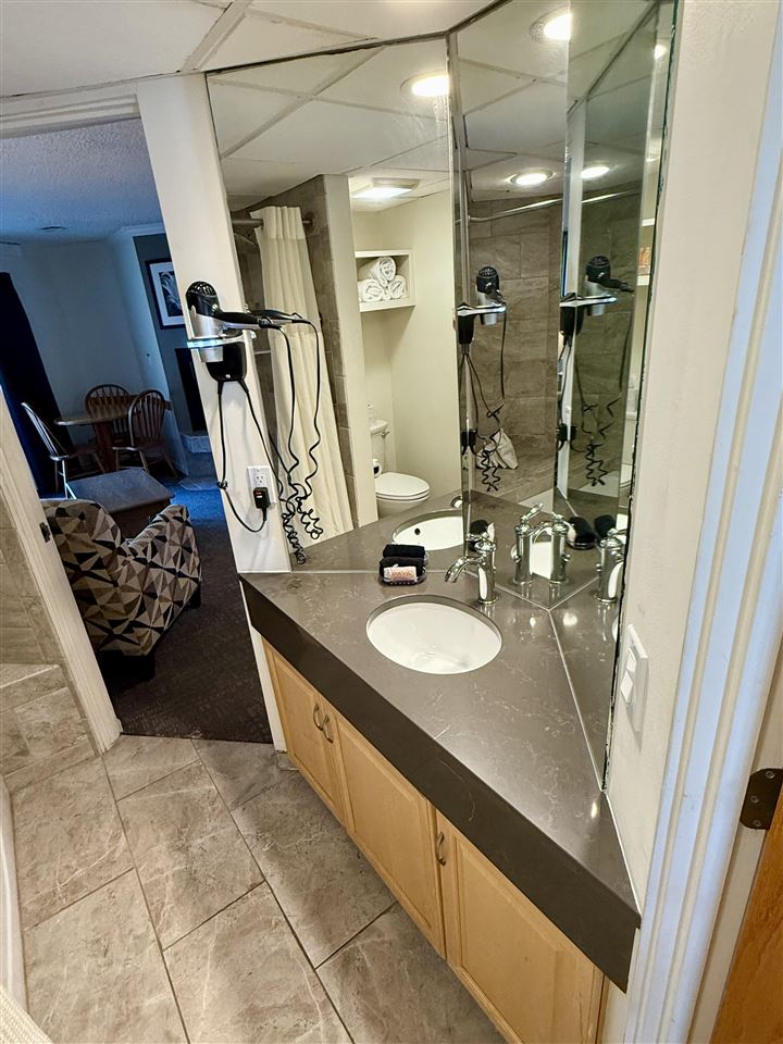 104 W Dixon Avenue Unit: Unit 3, Room 42