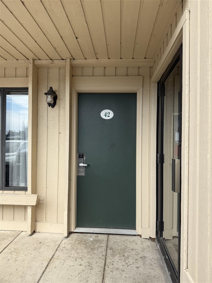 104 W Dixon Avenue Unit: Unit 3, Room 42