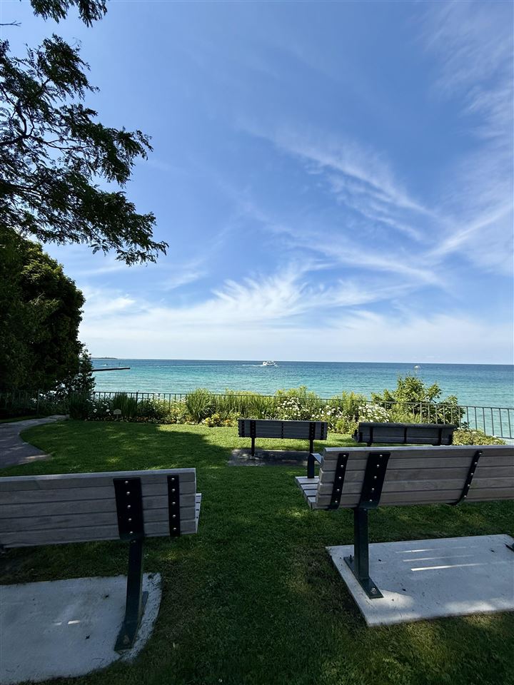 104 W Dixon Avenue Unit: Unit 3, Room 42