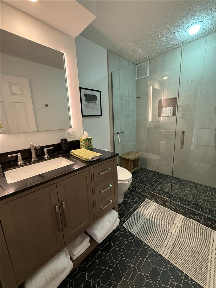 4000 Hemingway Pointe Club Drive Unit: Door 27/Unit 49/Slip 19