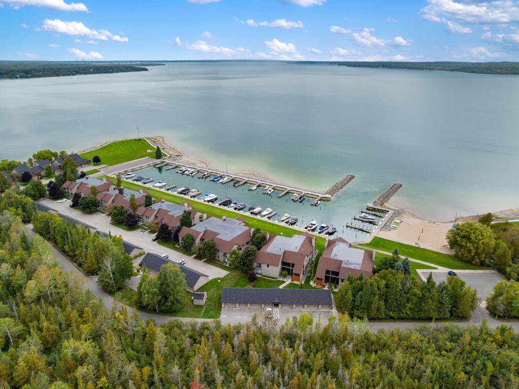 4000 Hemingway Pointe Club Drive Unit: Door 27/Unit 49/Slip 19