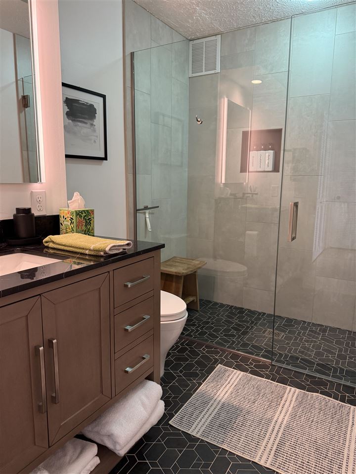 4000 Hemingway Pointe Club Drive Unit: Door 27/Unit 49/Slip 19