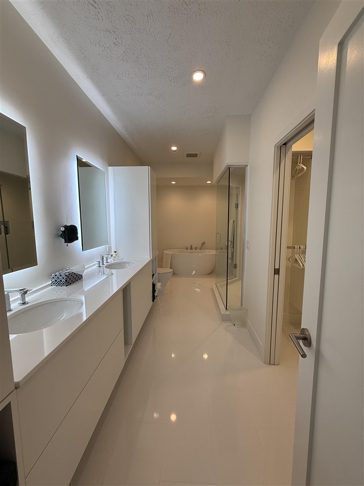 4000 Hemingway Pointe Club Drive Unit: Door 19/Unit 59/Slip 5