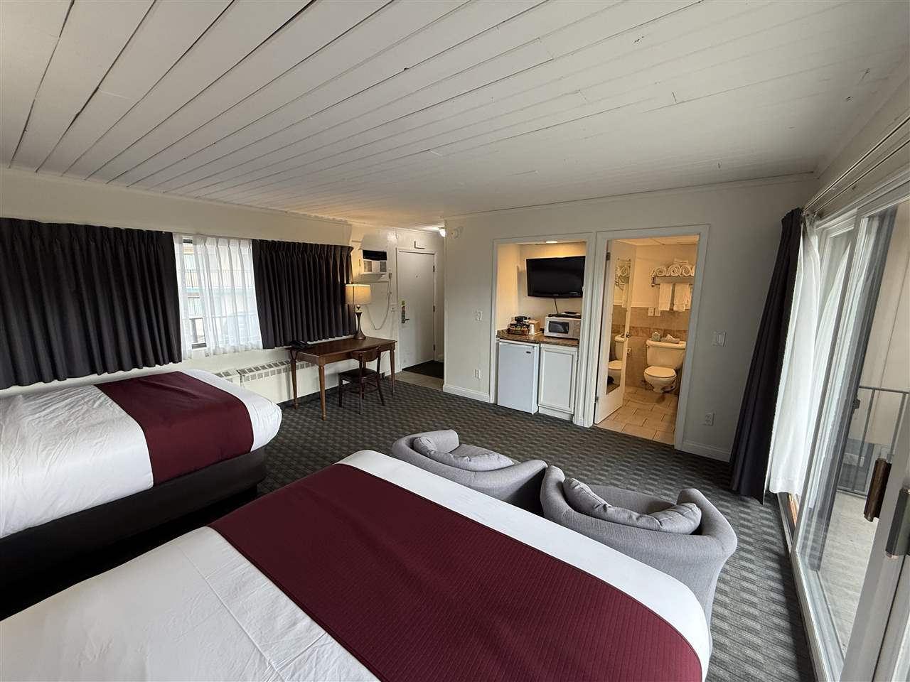 111 Pine River, Door #100