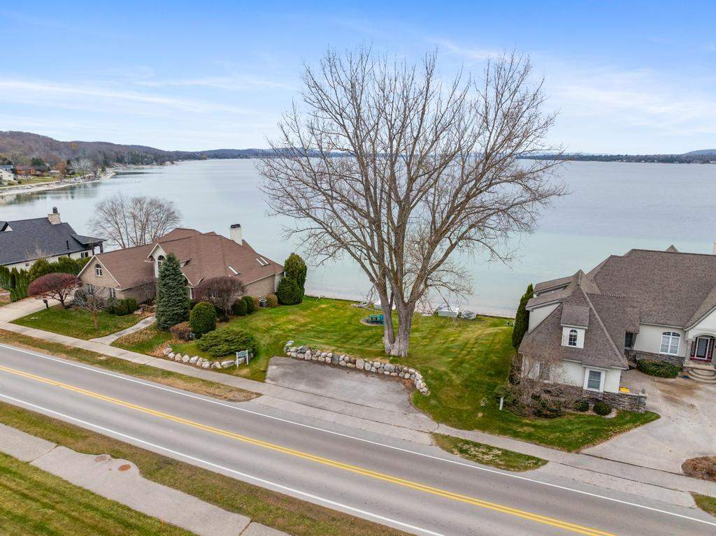 704 Lake Park Drive