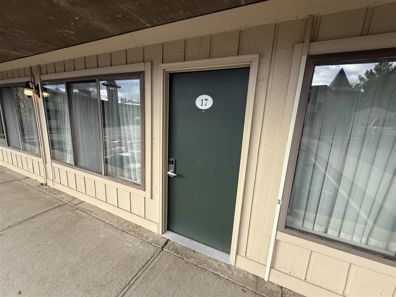 111 Pine River, Door #17