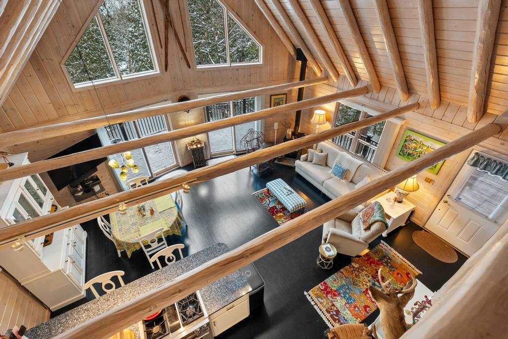 3743 Commodore Drive