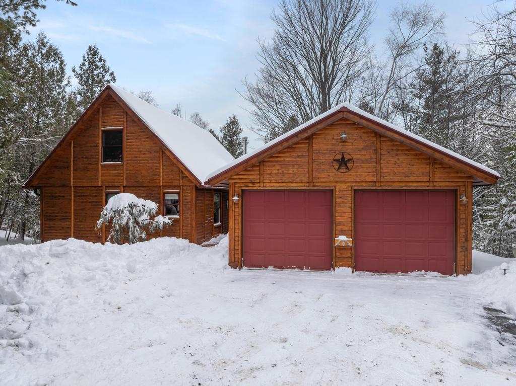 3743 Commodore Drive