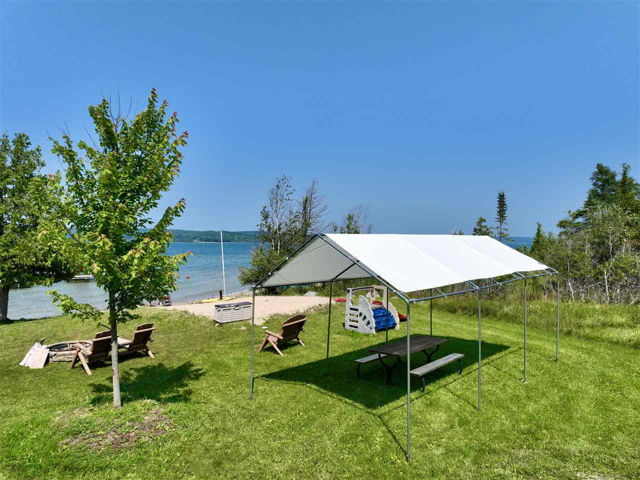 3743 Commodore Drive
