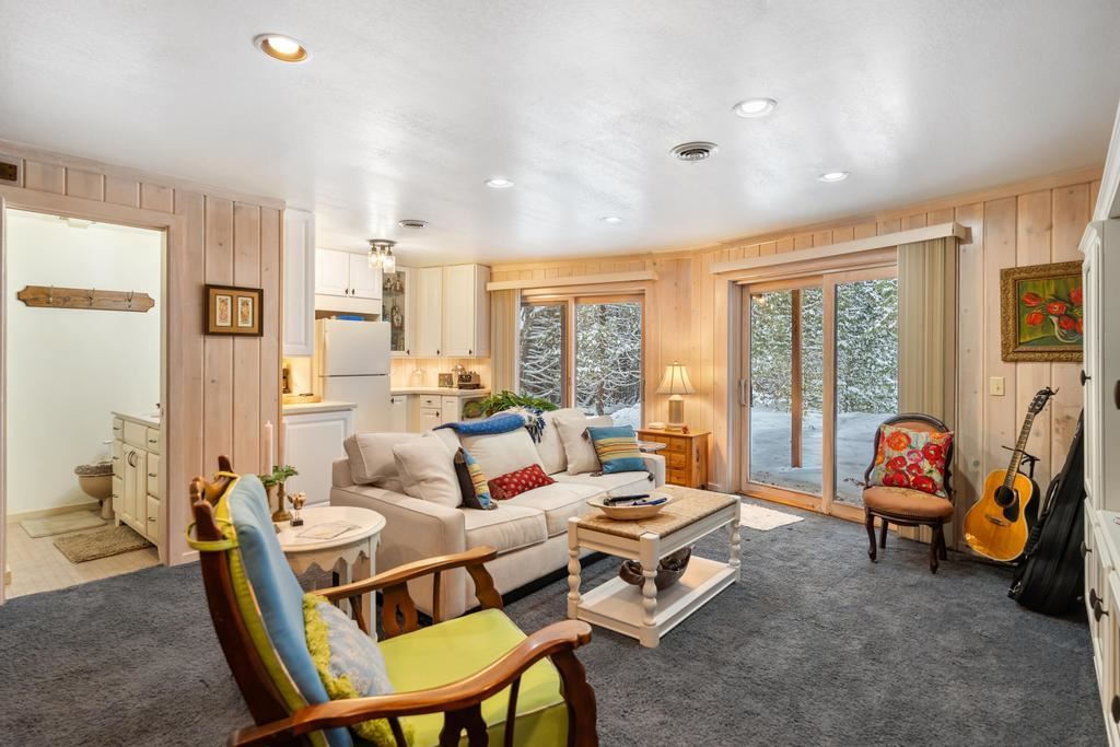 3743 Commodore Drive