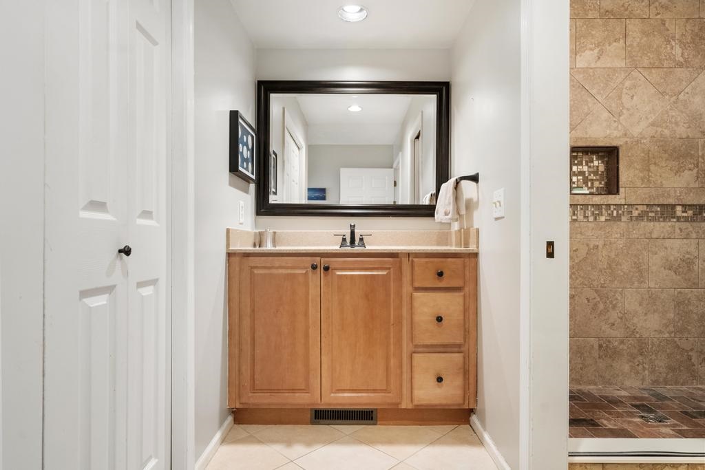 4000 Hemingway Pointe Club Drive Unit: Unit 64, Legal 36, Slip 46