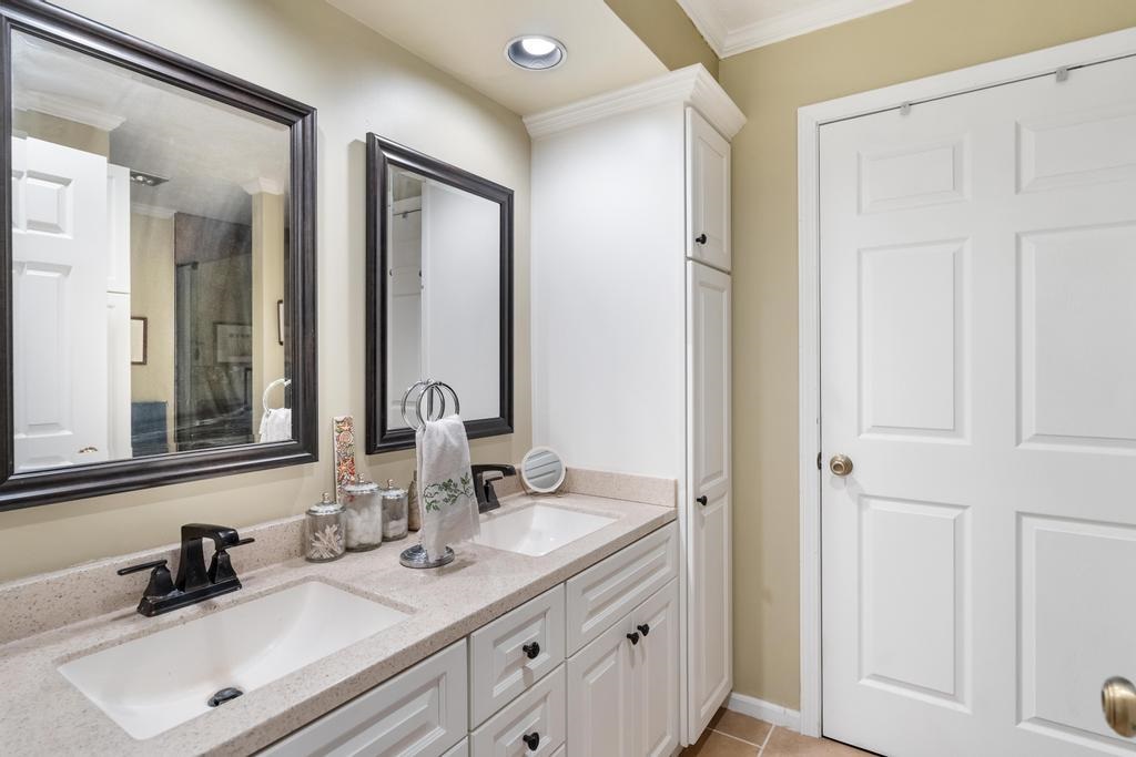 4000 Hemingway Pointe Club Drive Unit: Unit 64, Legal 36, Slip 46