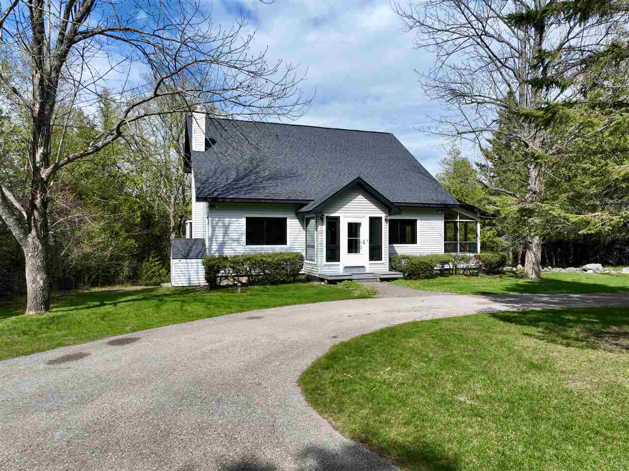 3877 Commodore Drive