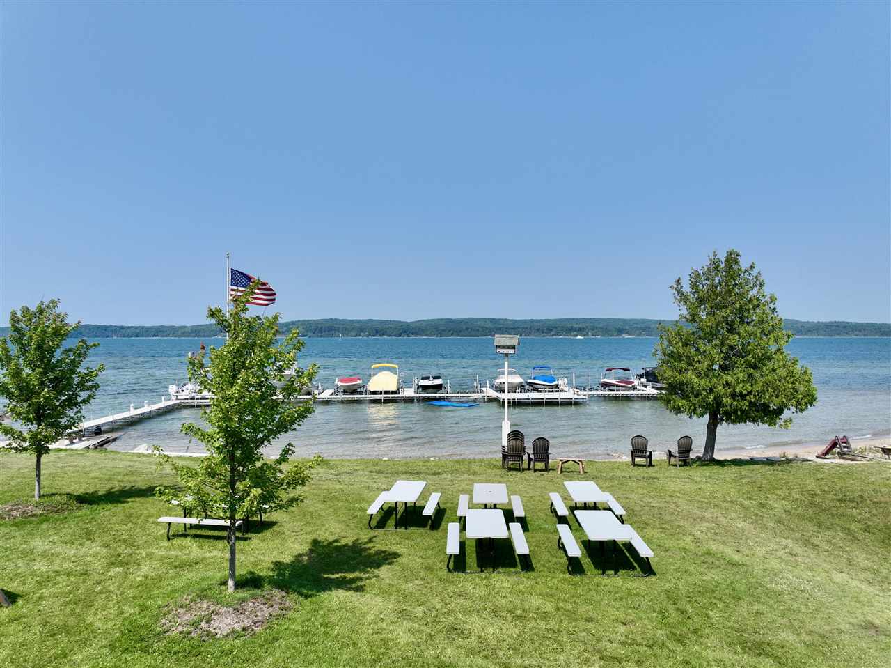 3877 Commodore Drive