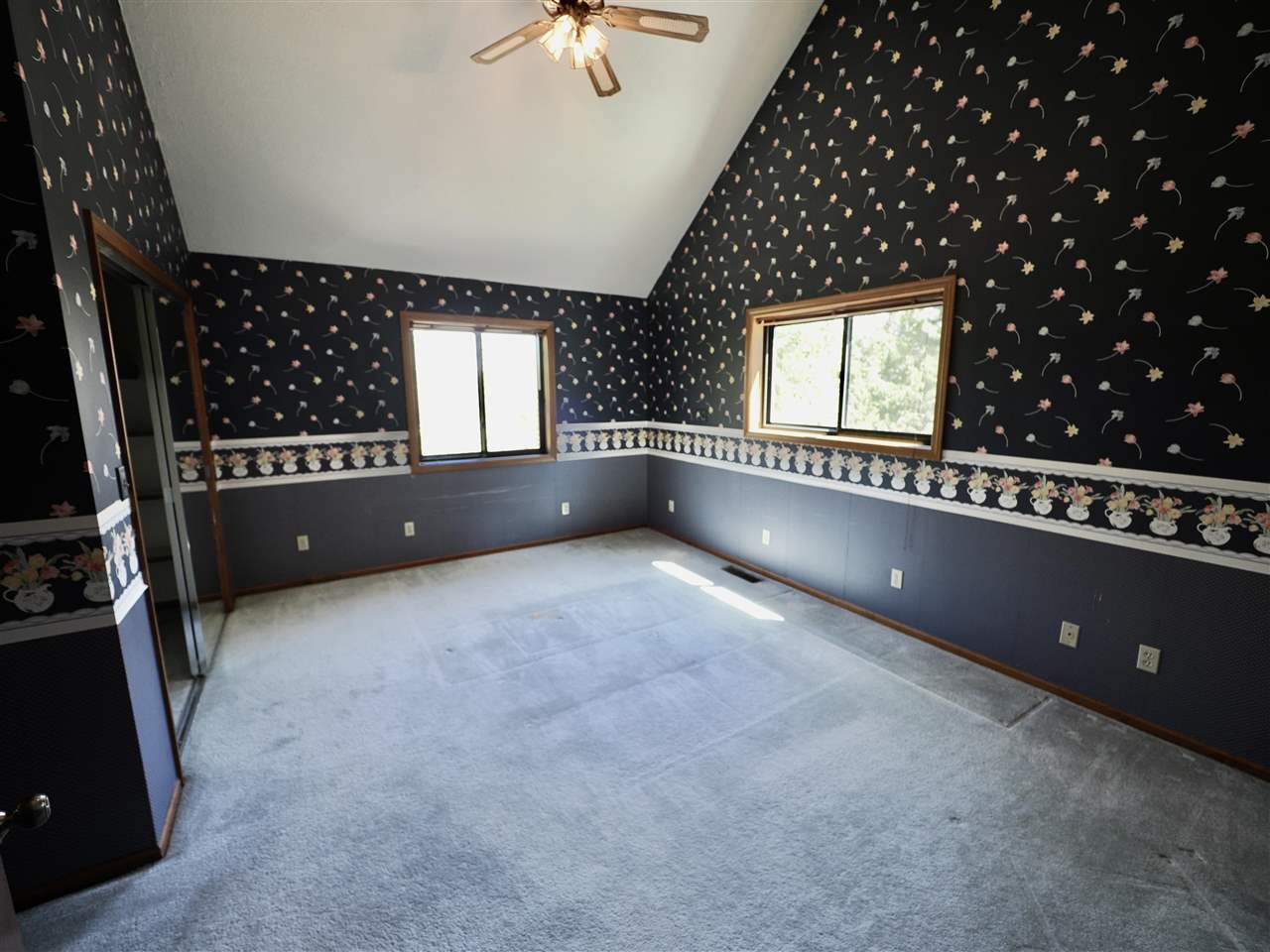 3877 Commodore Drive