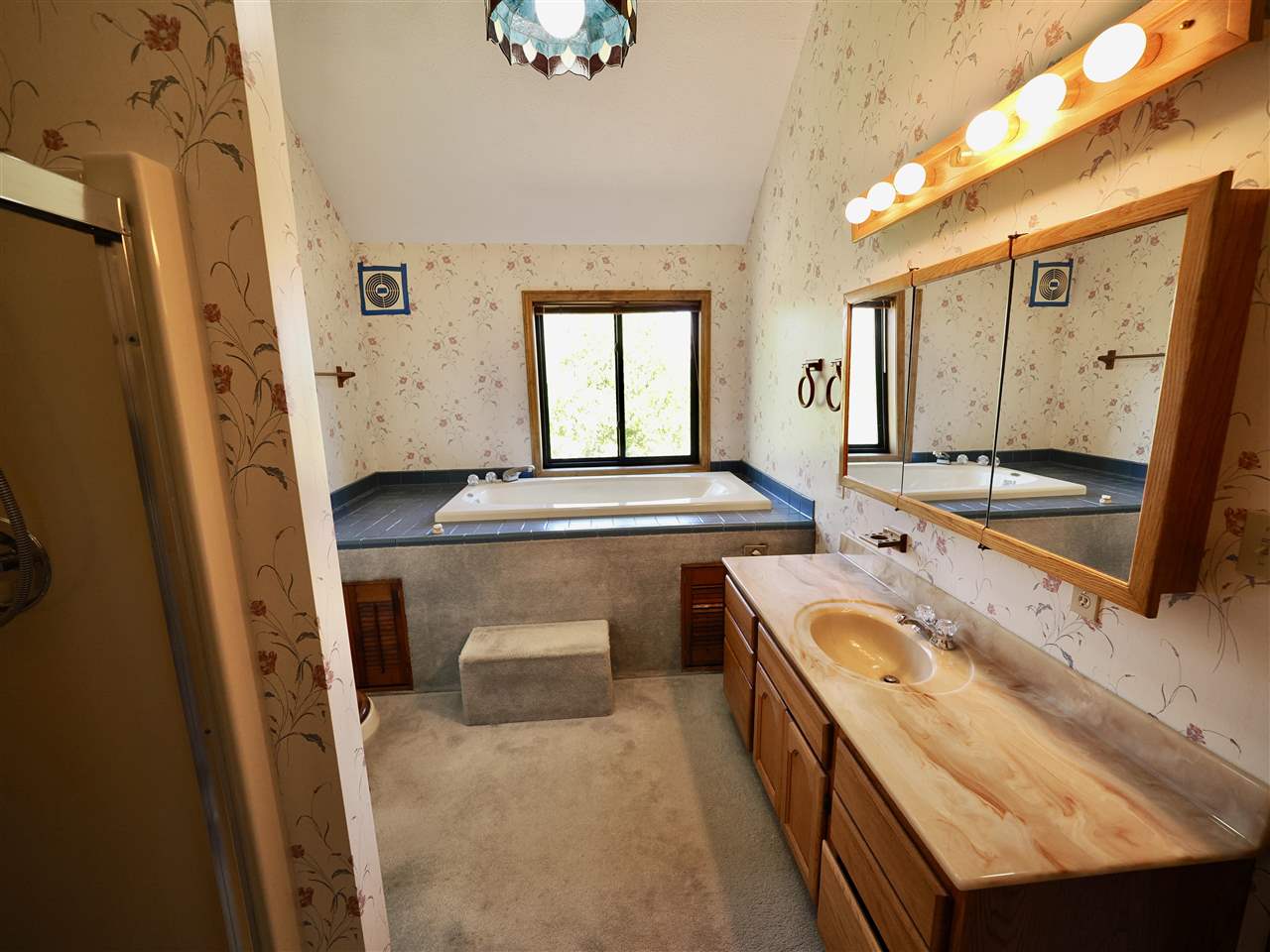 3877 Commodore Drive