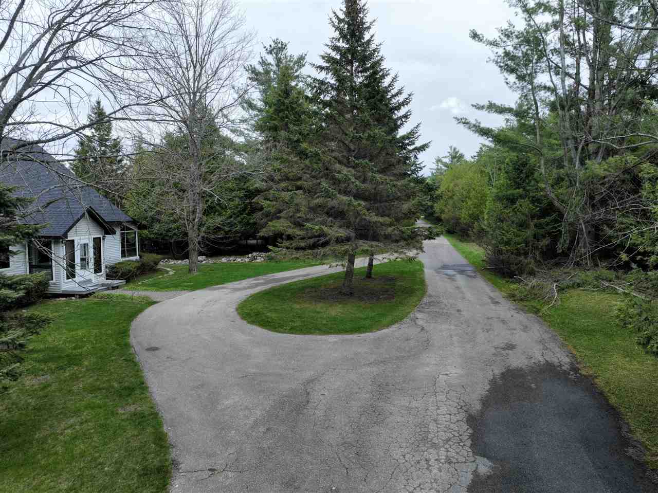 3877 Commodore Drive