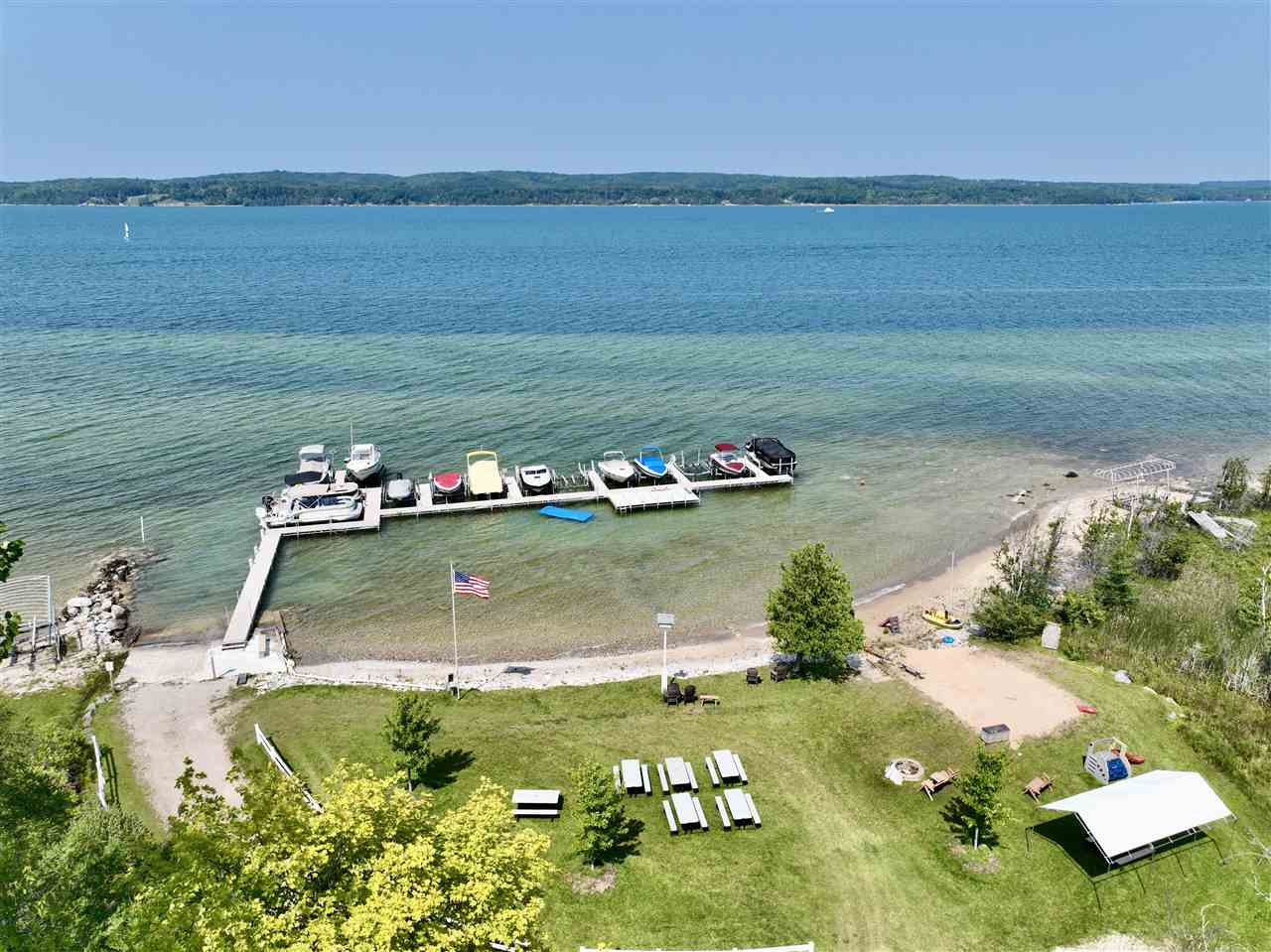 3877 Commodore Drive