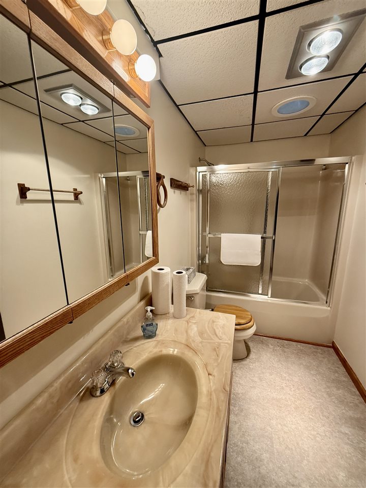 3877 Commodore Drive