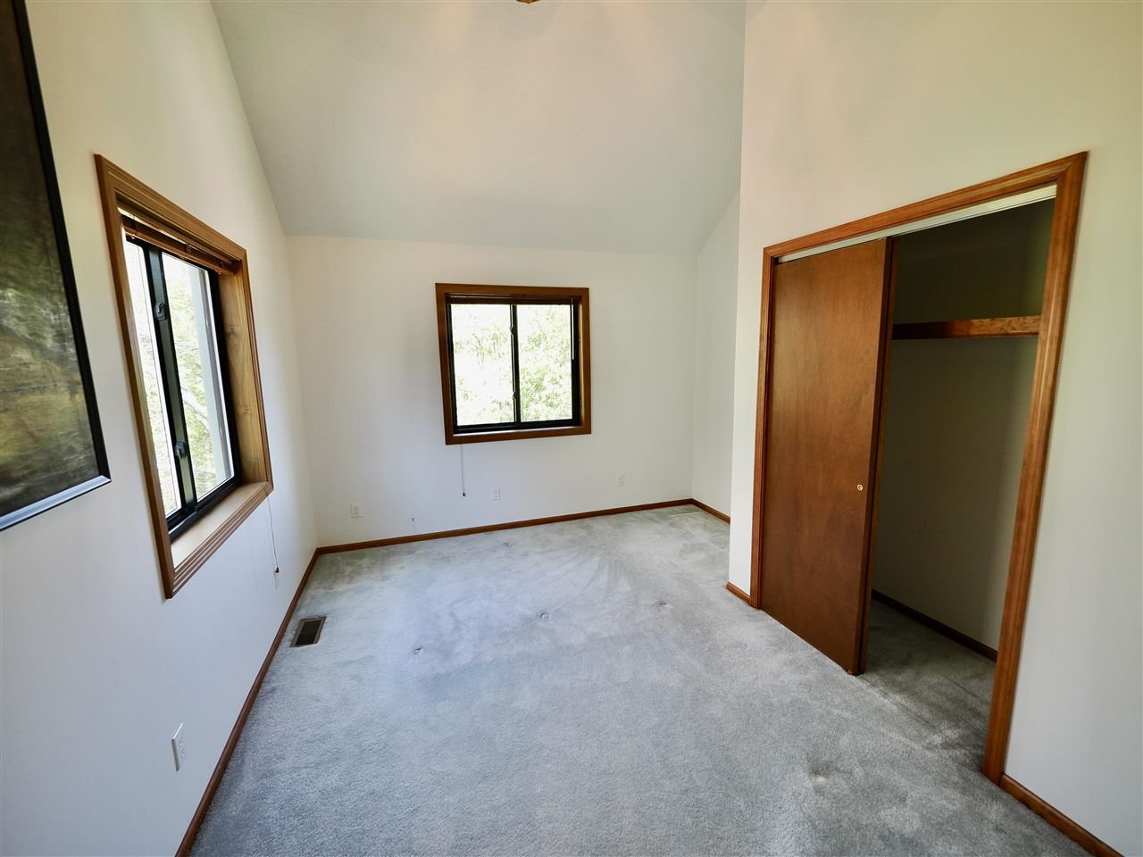 3877 Commodore Drive