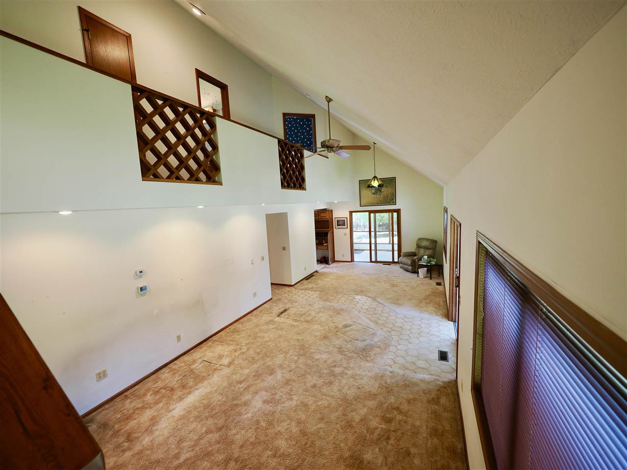 3877 Commodore Drive