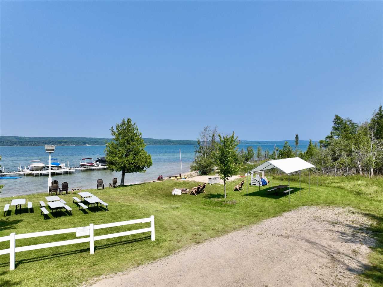 3877 Commodore Drive