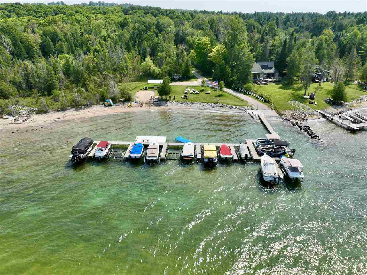 3877 Commodore Drive