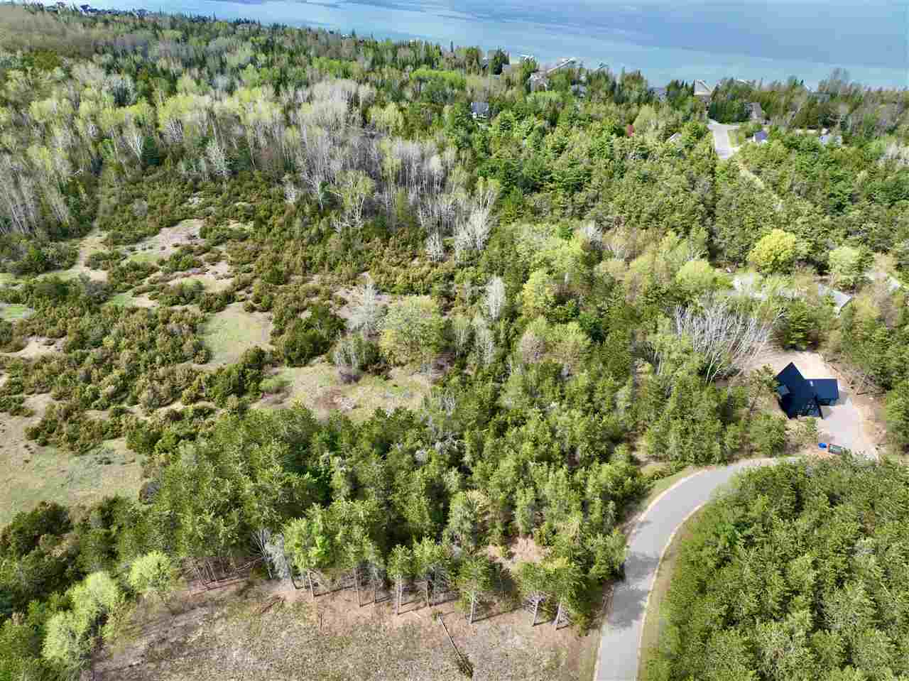 3877 Commodore Drive