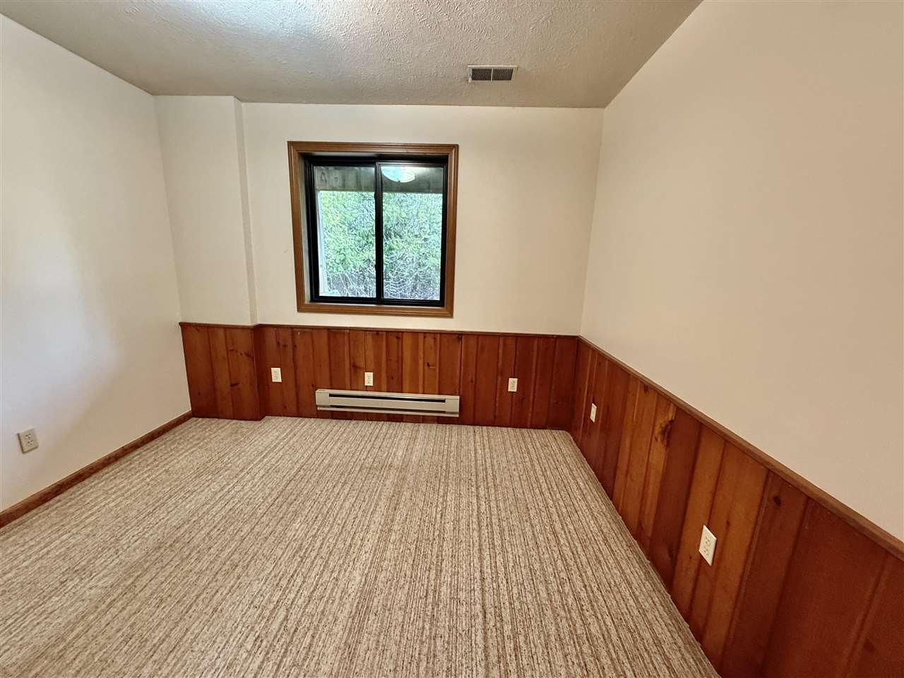 3877 Commodore Drive