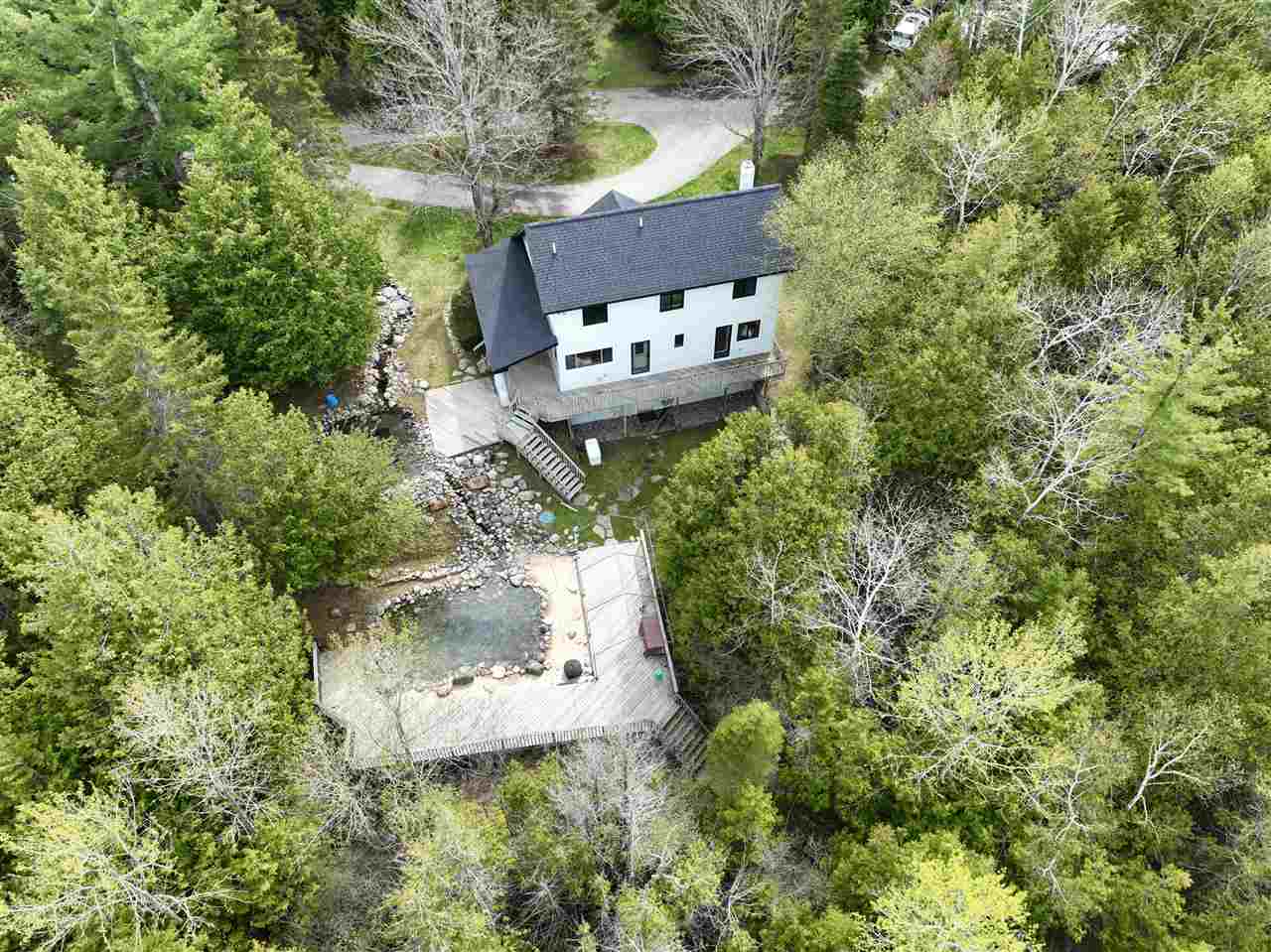 3877 Commodore Drive