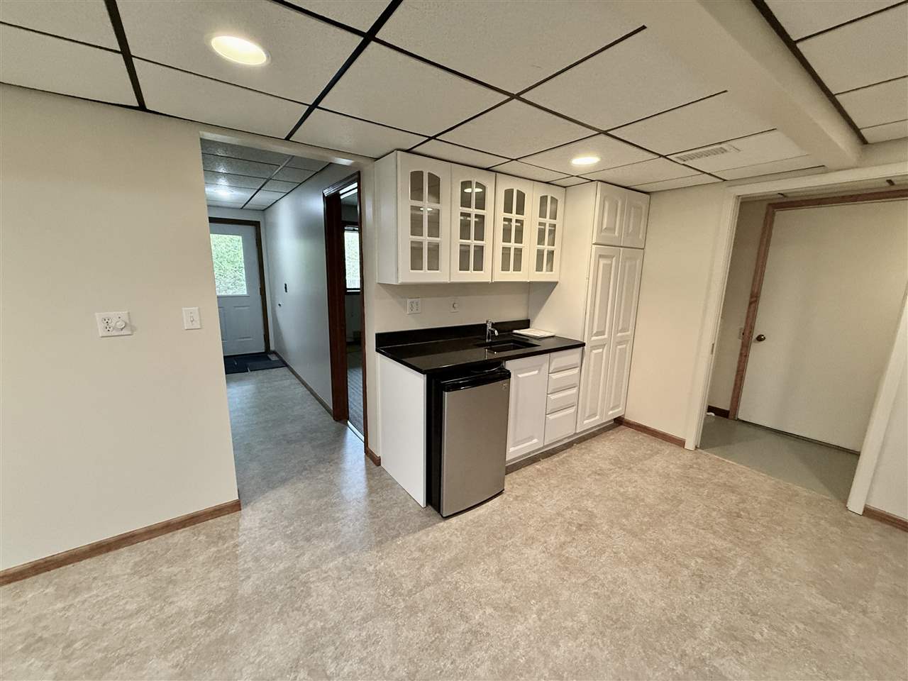 3877 Commodore Drive