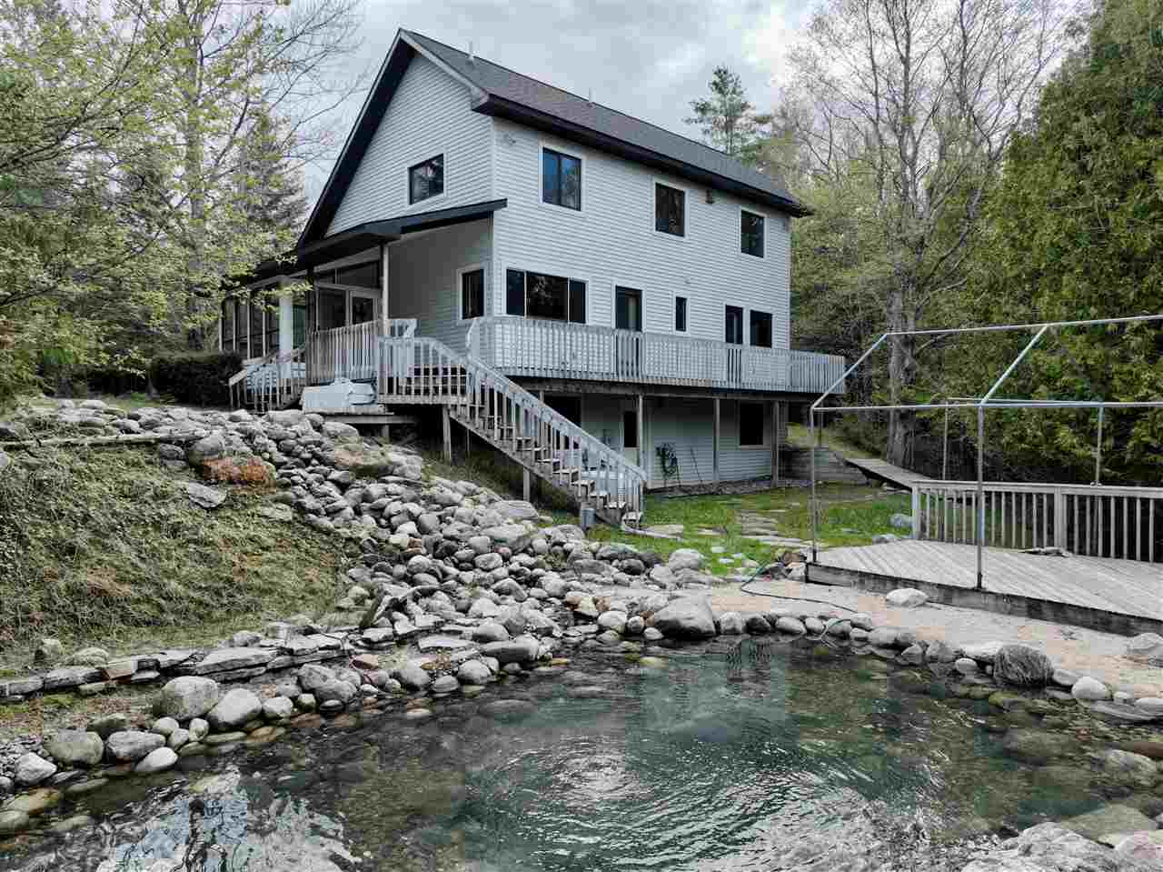 3877 Commodore Drive