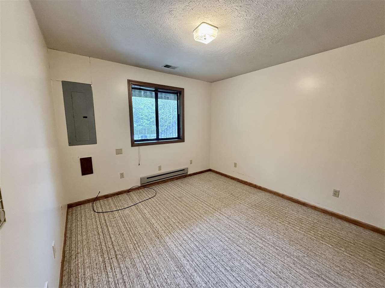 3877 Commodore Drive