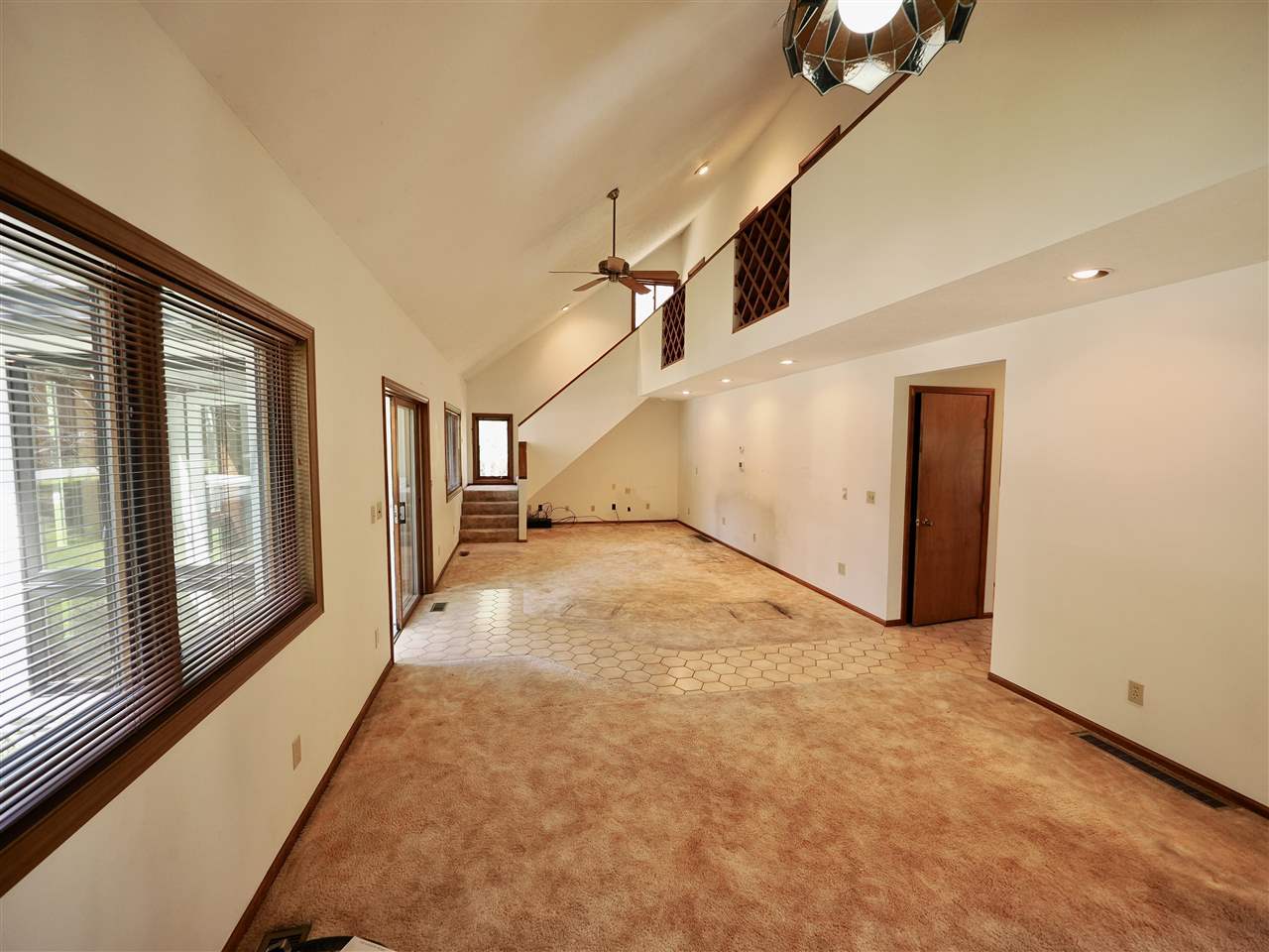 3877 Commodore Drive