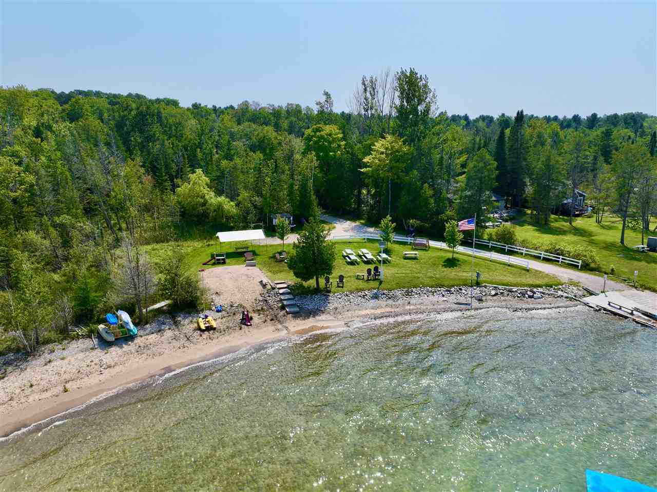 3877 Commodore Drive