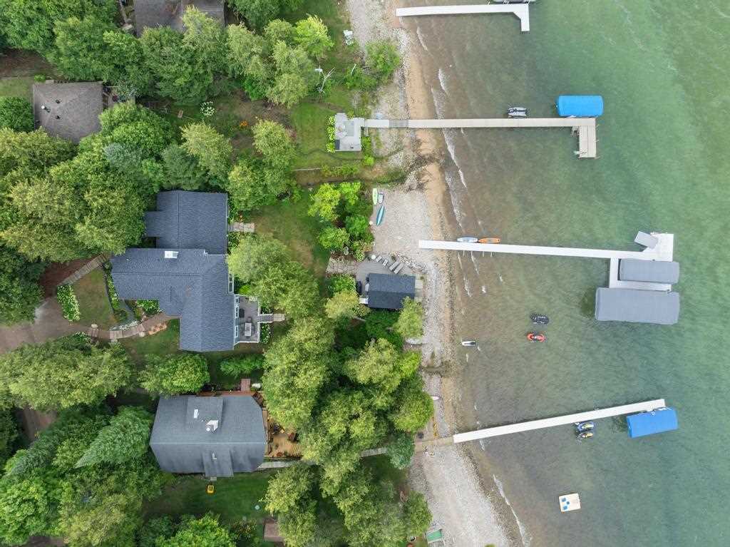 3312 Springwater Beach Road