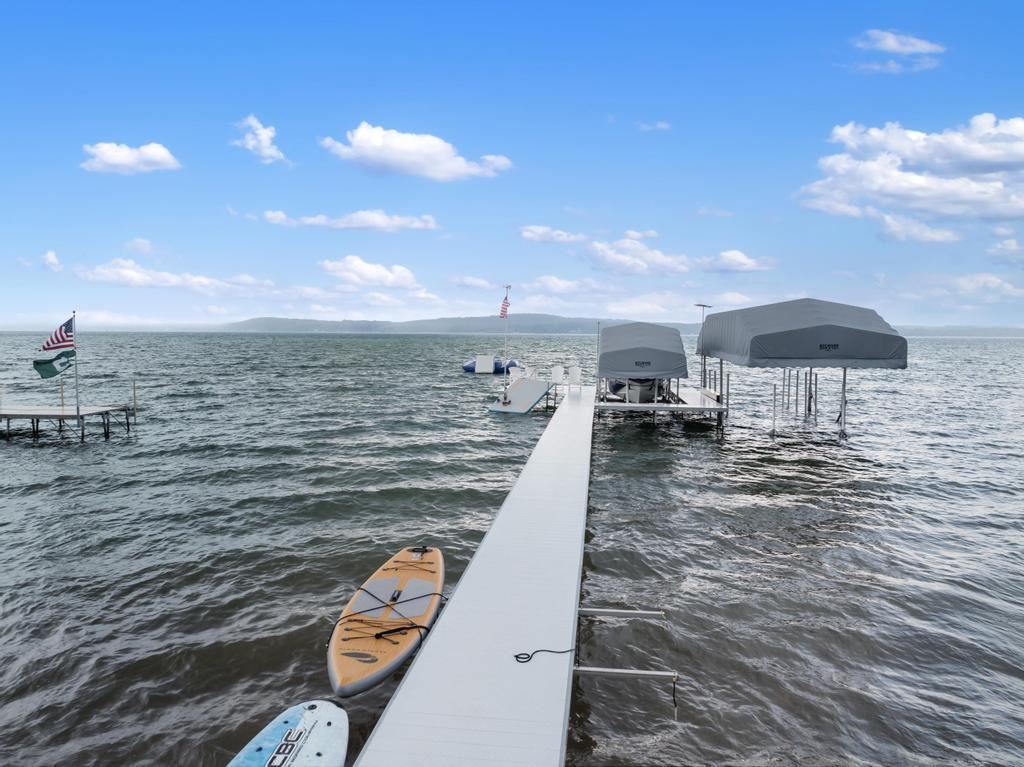 3312 Springwater Beach Road