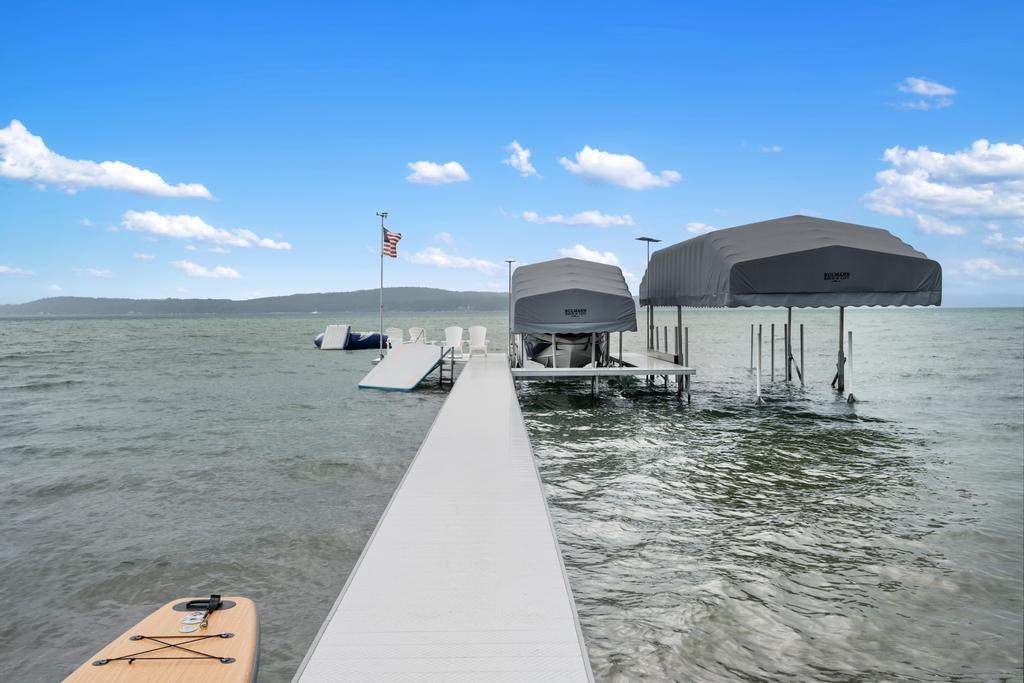 3312 Springwater Beach Road